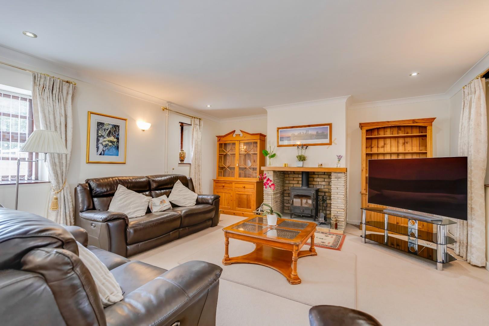 Henstaff Mews, Llantrisant Road, Groesfaen, Pontyclun, Rhondda Cynon Taff, CF72 8NG